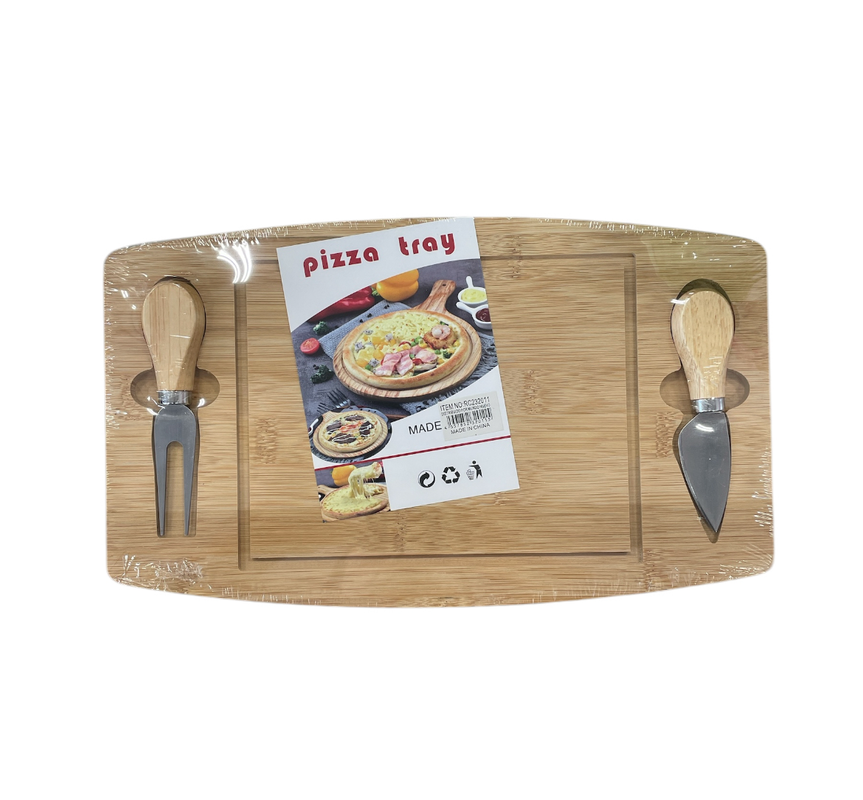 Tabla de madera pequeña con 2 cortadores