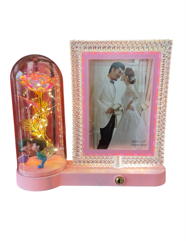 Retratera con flor eterna con luz