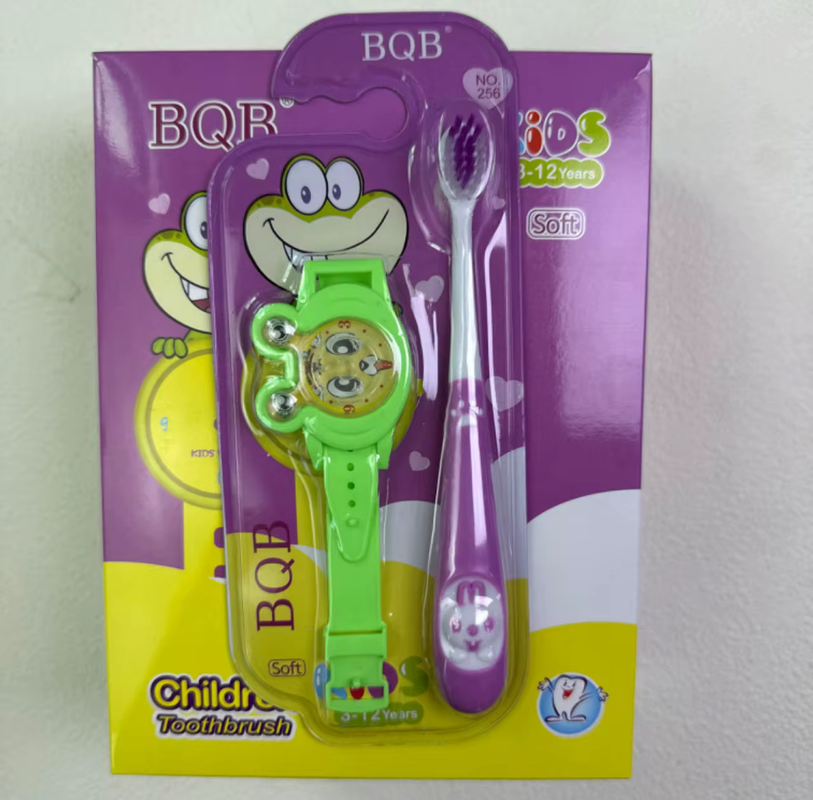 cepillo con juguete para niño