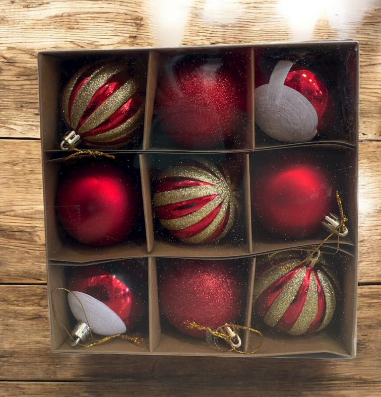 caja de 9 pelotas navideñas